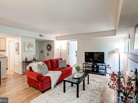 5th image of 12153 Penderview Ln APT 2031