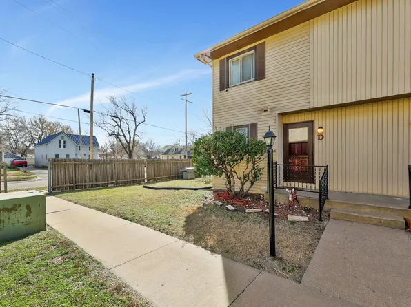 333 E 12th St APT D, Newton, KS 67114