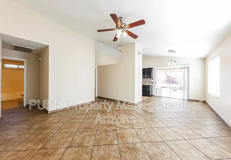 3514 W Fallen Leaf Ln — Photo 3