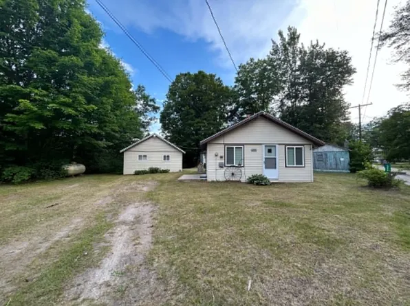 585 Wahwahtaysee Trl, Mio, MI 48647