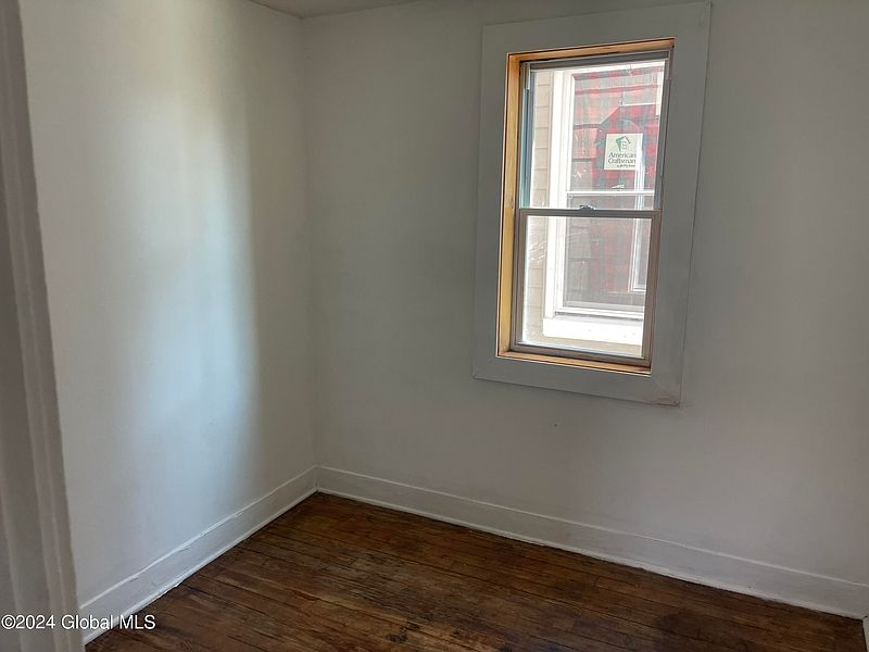 5th image of 2116 Broadway