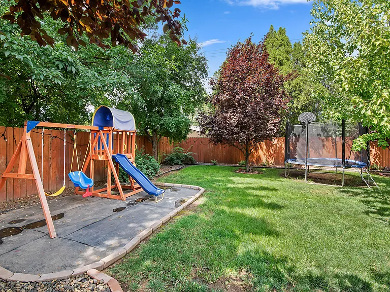 115 N Vinson St — Photo 26