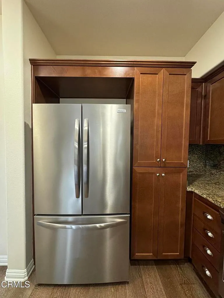 2 bed, 2.0 bath, 1060 sqft, $3,700 — Photo 4
