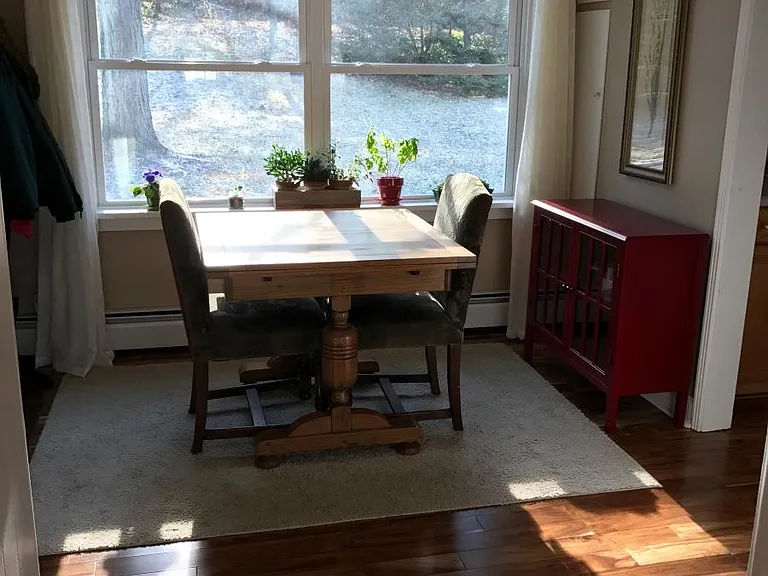 902 Hillside Dr — Photo 2