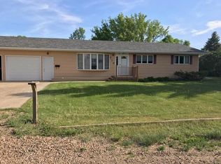 716 Douglas Ave, Plentywood, MT 59254