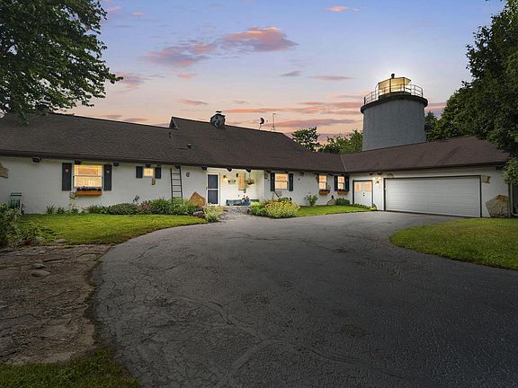 3rd image of 1270 Lake Shore ROAD