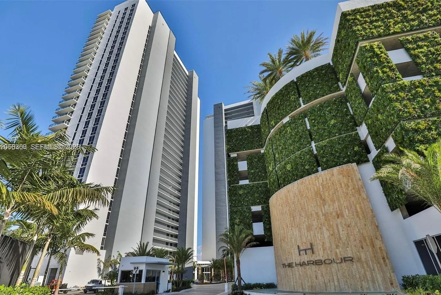 The Harbour South Condo — Photo 4
