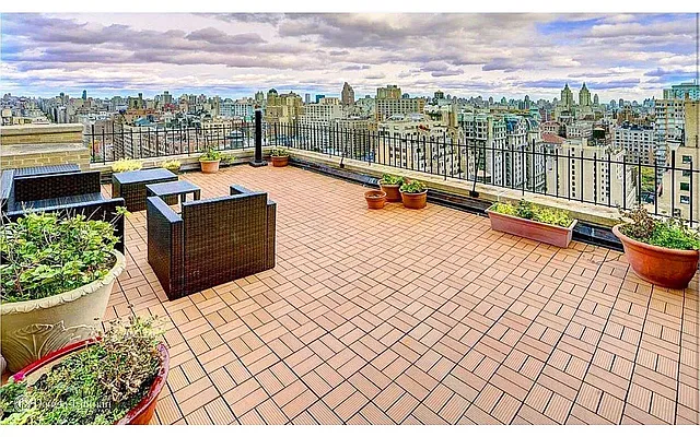 Sold by Compass | media 33