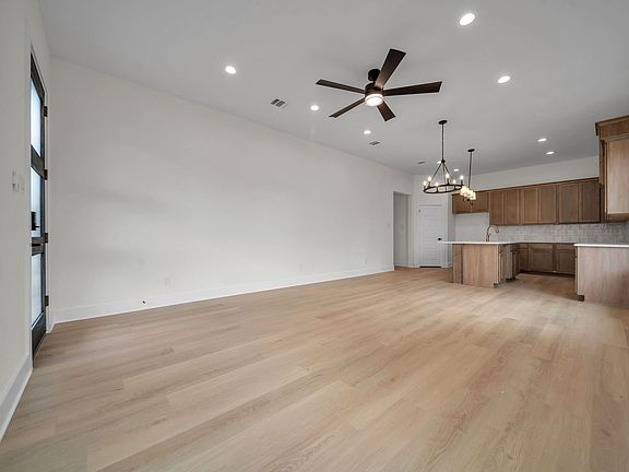 3rd image of 1032 Holcomb Rd