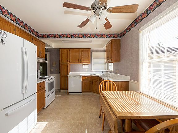 4th image of 37295 Carleen Ave