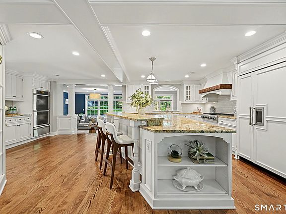 2nd image of 11 Greenbriar Lane