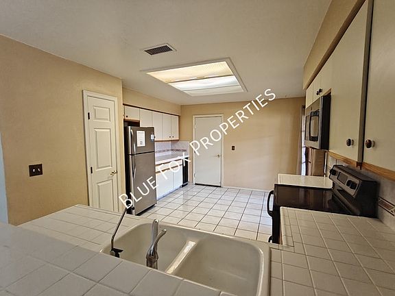 3rd image of 131 E Horizon Cir