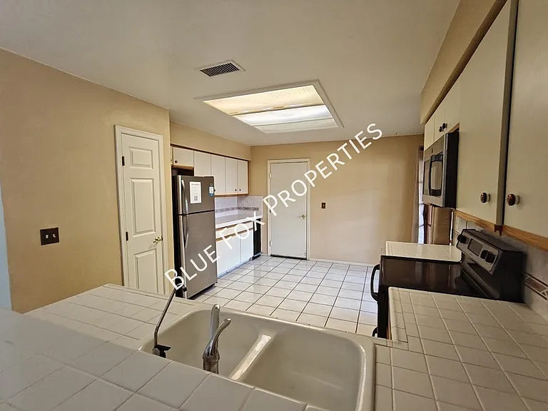 131 E Horizon Cir — Photo 3