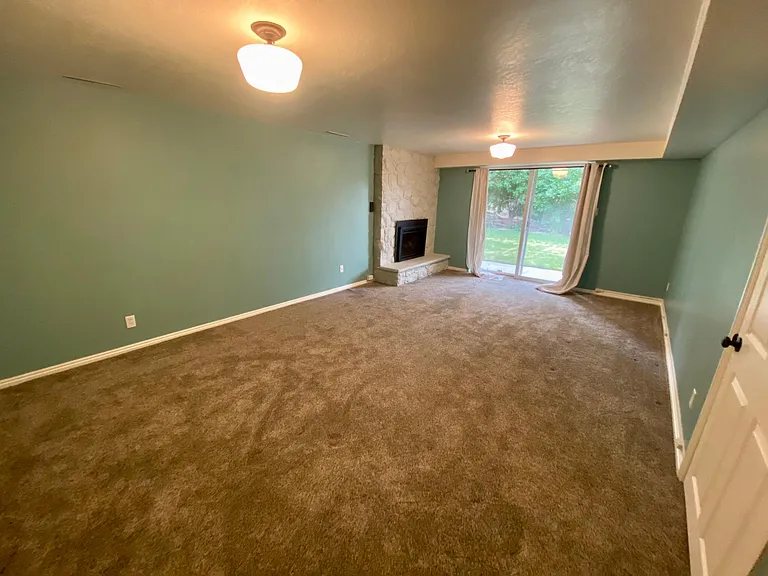 2916 E Oakridge Dr — Photo 4