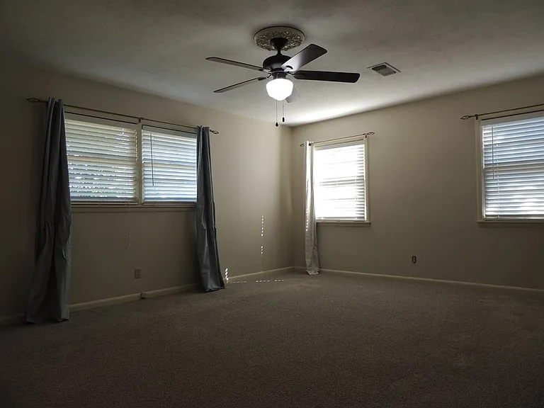 1305 Lawson Ave — Photo 17