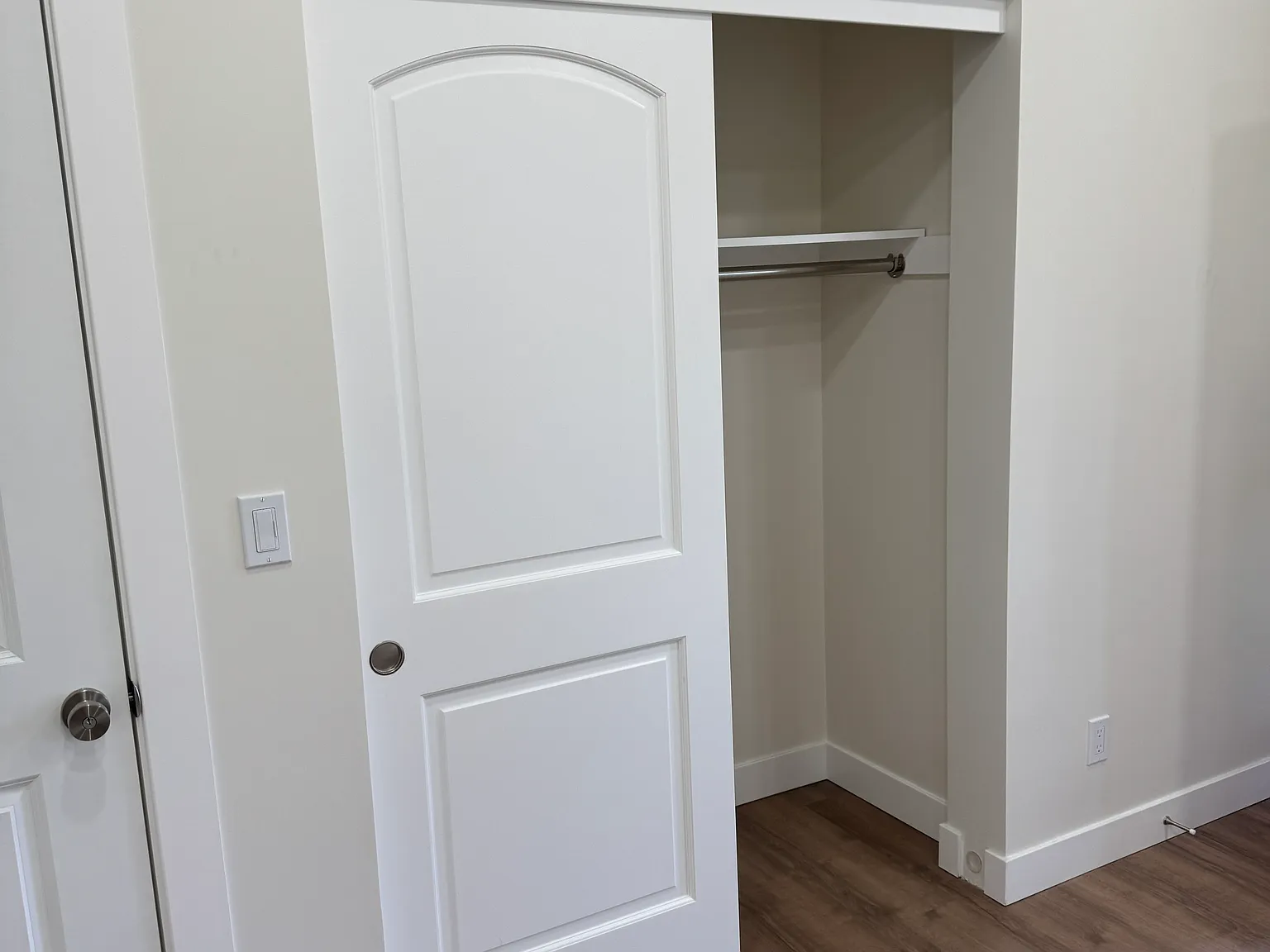 Studio, 300 sqft, $1,800 — Photo 1