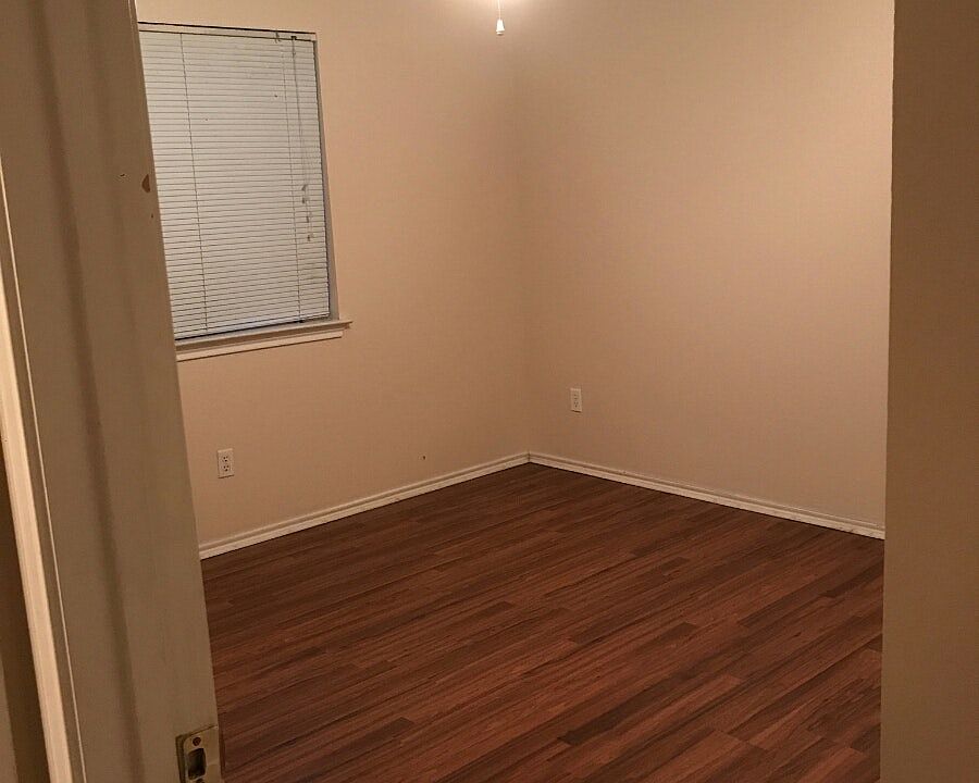 2nd image of 411 Mossy Rock Dr