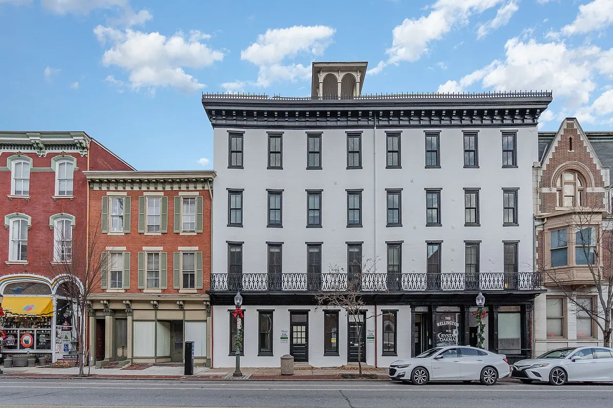 Building Photo - 17 E High St