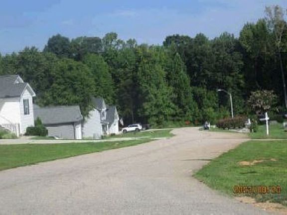 Exterior Neighborhood (street photo)