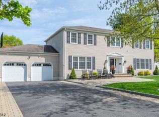11 Totty Ct, Florham Park, NJ 07932