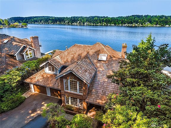You can't get much closer to the lake than this!