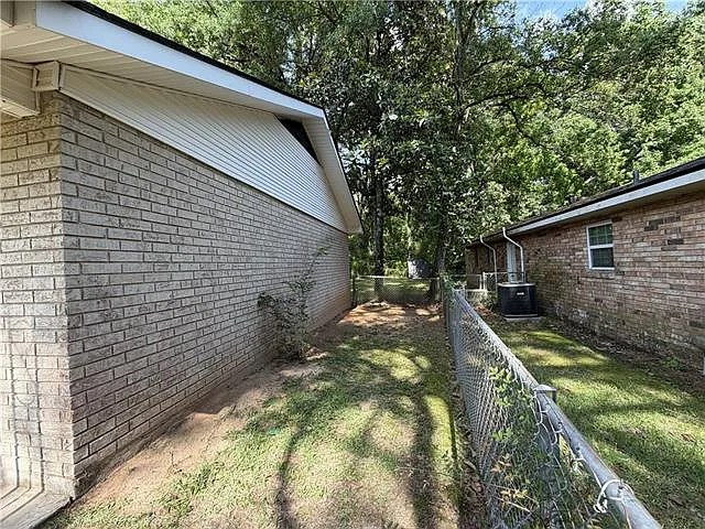 3 bed, 1.5 bath, 1217 sqft, $1,500 — Photo 4