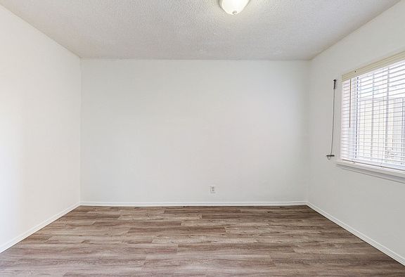 4th image of 615 Ocean Front Walk #106
