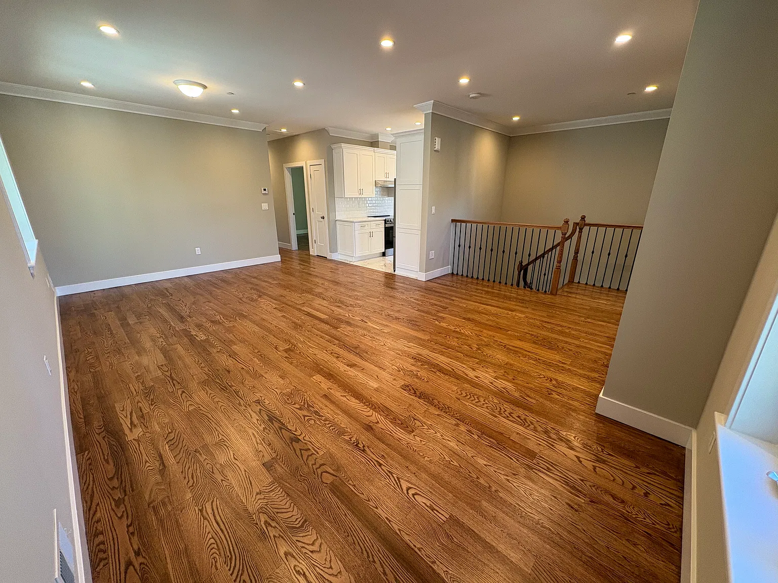3 bed, 2025 sqft, $3,300 — Photo 4