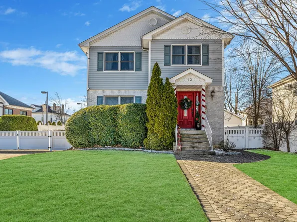 12 Barwick Street, Floral Park, NY 11001