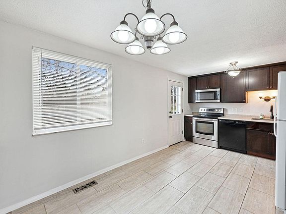 3rd image of 868 Hacienda Ct