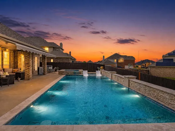 906 Hidden Lakes Dr, Cedar Hill, TX 75104