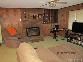 5th image of 302 Plantation Dr