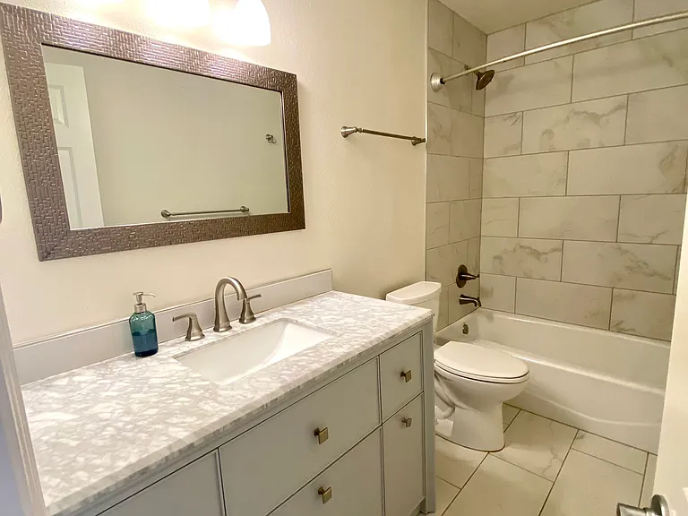 2433 Gay St — Photo 9