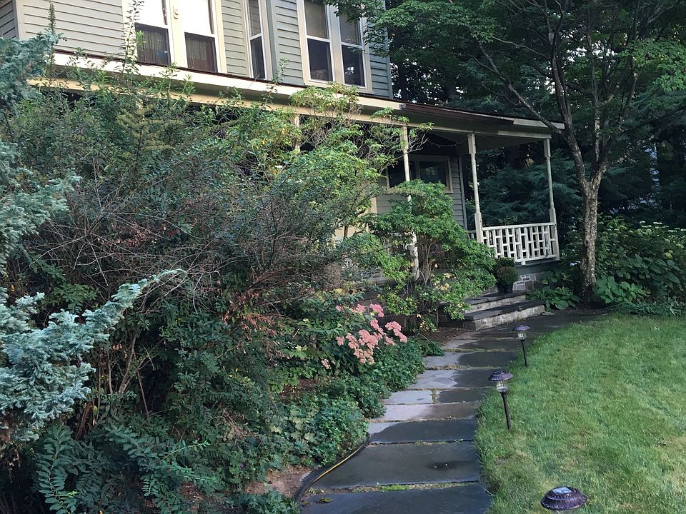 1st image of 962 Saint Davids Ln