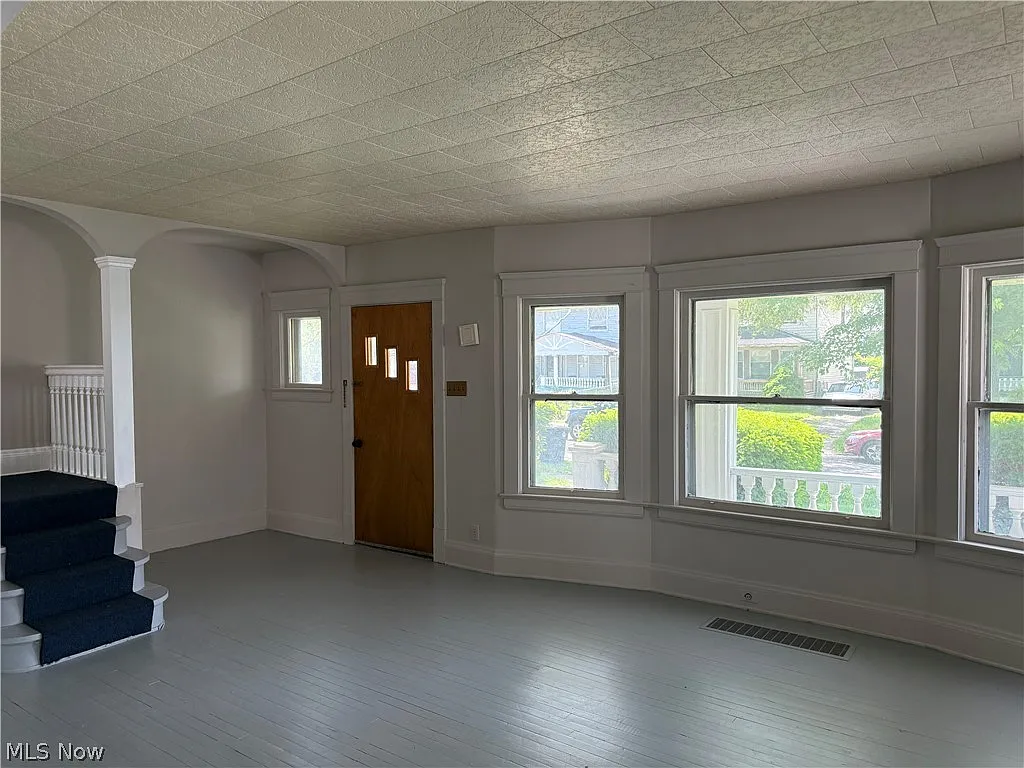 3 bed, 1.5 bath, $1,300 — Photo 2
