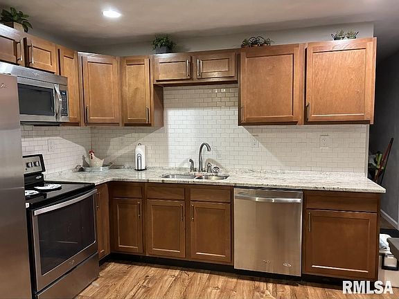 5th image of 811 Dogwood Ln