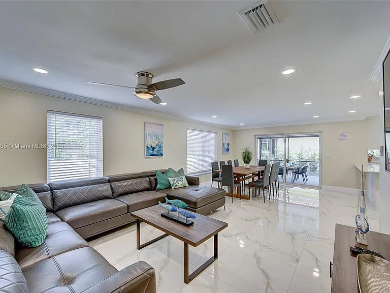 1109 Hollywood Blvd — Photo 32
