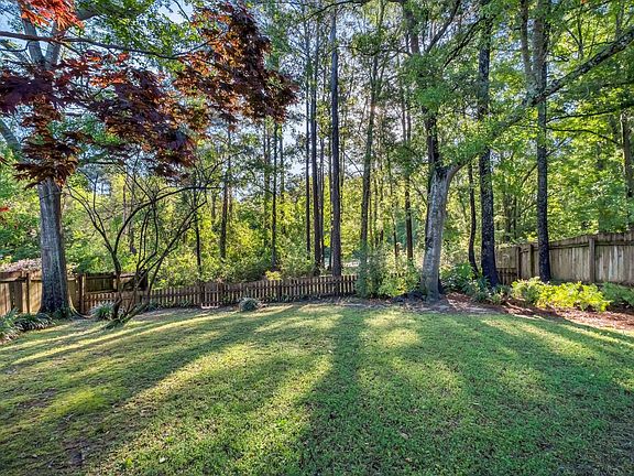 2nd image of 1043 Park View Dr