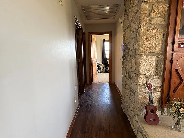 4676 N Dwight Dr — Photo 14