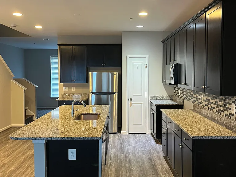 211 Tanner Ln — Photo 3