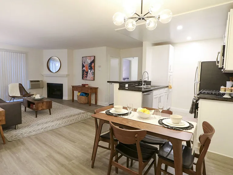 Westwood Riviera Apartments — Photo 44