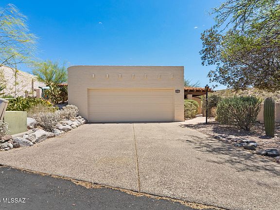3rd image of 5406 N Camino De Las Brisas