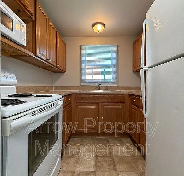 5447 Benton St — Photo 4