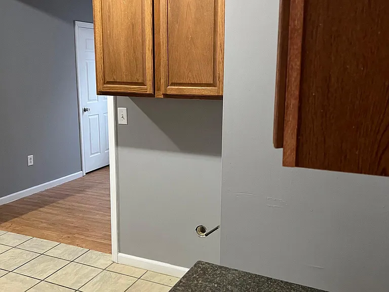 1011 S Greenlawn Ave — Photo 11