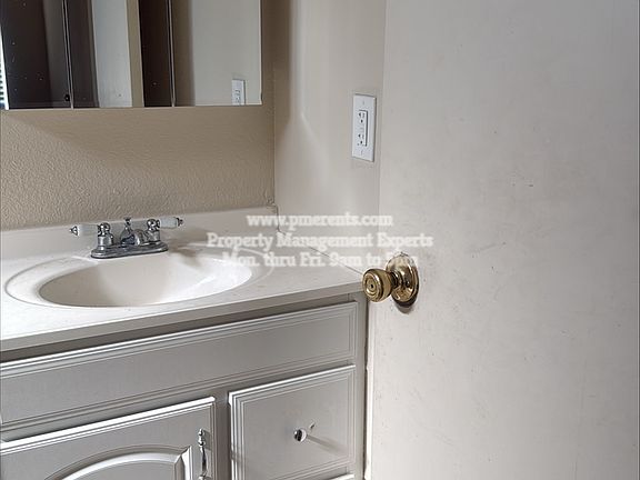 3rd image of 3016 Snowberry Ln