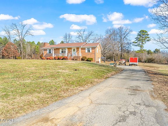 3rd image of 953 Hale Cir