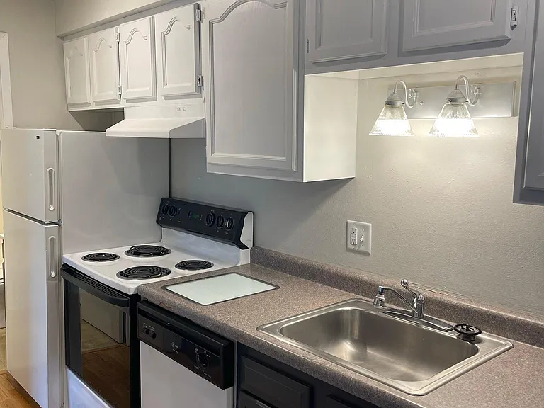 12 E Court St #503 — Photo 2