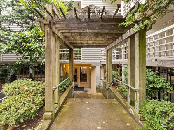 700 N 160th Street #A207, Shoreline, WA 98133