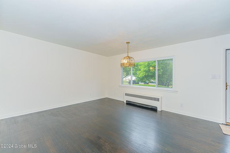 4th image of 14 Warmington Street