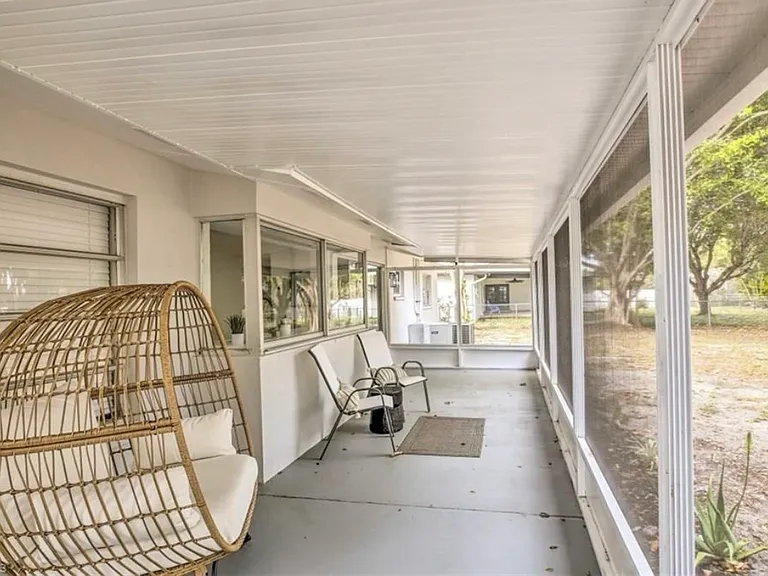 3721 SE 3rd Ave — Photo 4